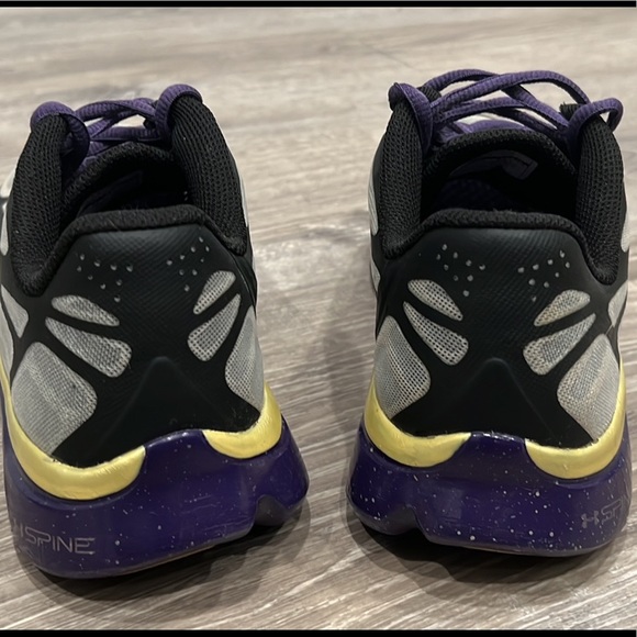 *Limited Edition* Under Armour Spine 4D Foam Shoes. Unisex - Picture 3 of 6